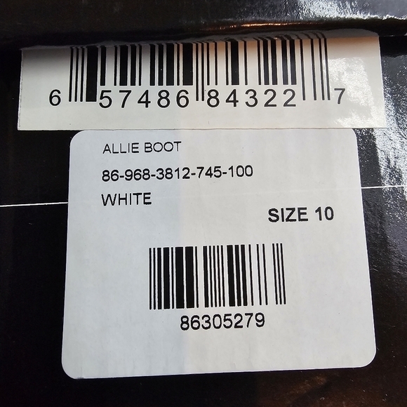 NIB New York & Company Allie Womens White Block Heel Lug Sole Zip Up Boot 10 - Picture 2 of 12